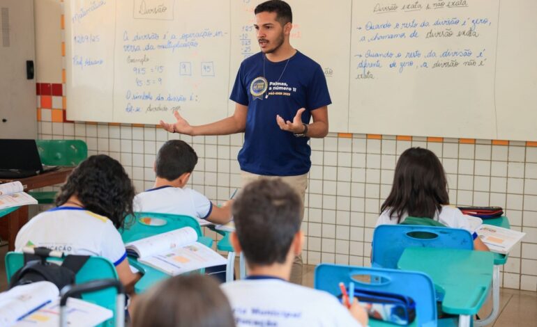 Professores com 20 anos de sala de aula terão redução da carga horária | G1