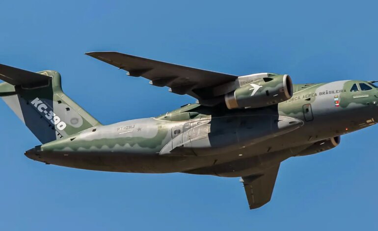 embraer-assina-contrato-de-venda-de-avioes-para-os-emirados-arabes