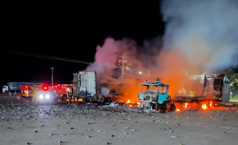 carretas-ficam-destruidas-apos-incendio-em-posto-de-combustivel-no-to-|-g1