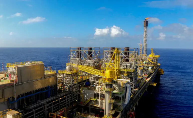 estoques-globais-de-petroleo-recuam-em-ritmo-recorde-devido-a-guerra-–-climainfo