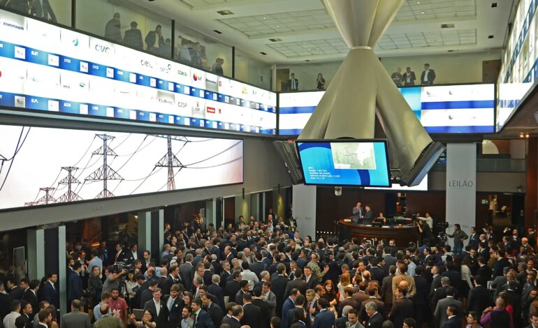 ibovespa-volta-aos-174-mil-pontos-com-aposta-na-selic,-e-dolar-cai