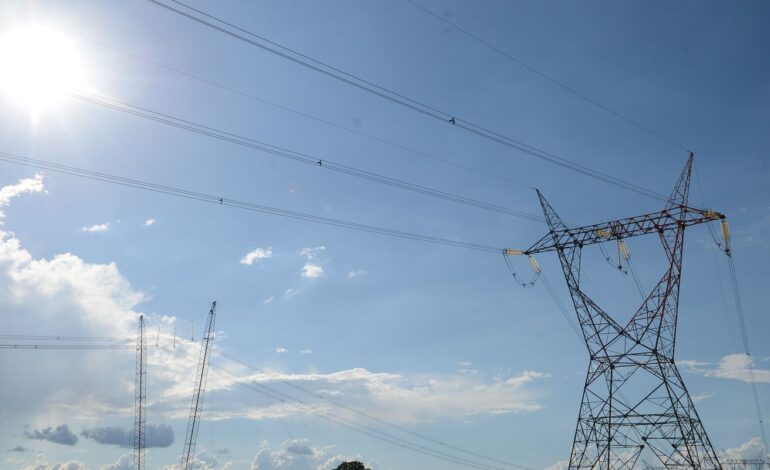 Aneel leiloa mais quatro lotes de transmissão de energia