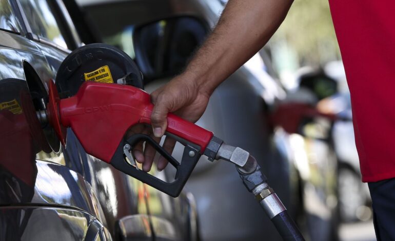 governo-adia-reuniao-que-pode-aumentar-etanol-na-gasolina-para-32%