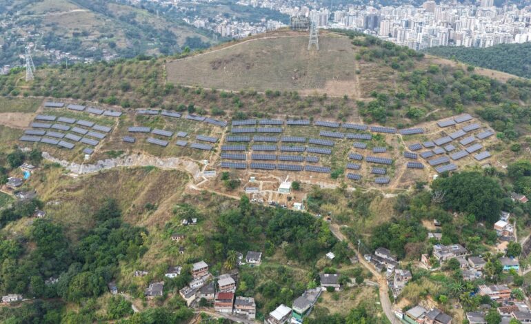 Usina solar em comunidade de Niterói gera energia para 19 creches