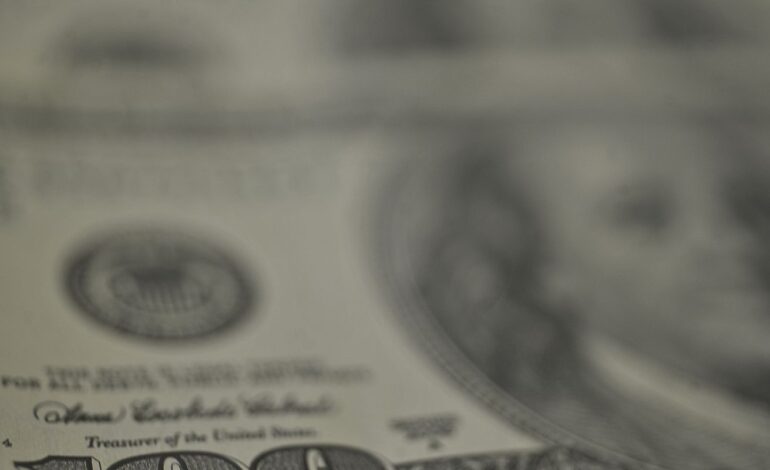 dolar-recua,-bolsa-cai-e-petroleo-dispara-com-tensao-no-oriente-medio