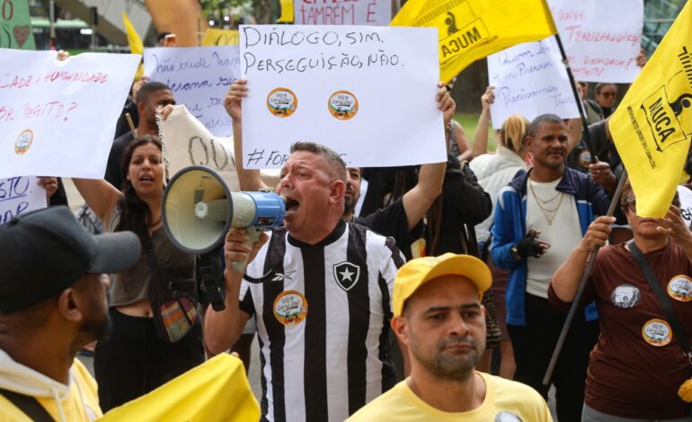 camelos-protestam-contra-programa-da-prefeitura-no-rio