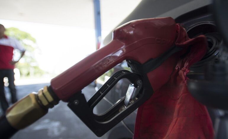 com-nova-alta-mundial-do-petroleo,-governo-mantem-desconto-na-gasolina