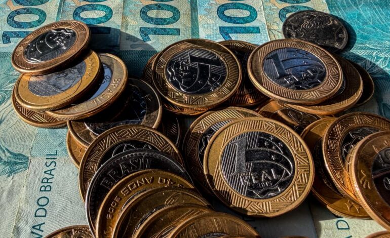 inflacao-usada-para-corrigir-salarios-acumula-4,33%-em-12-meses