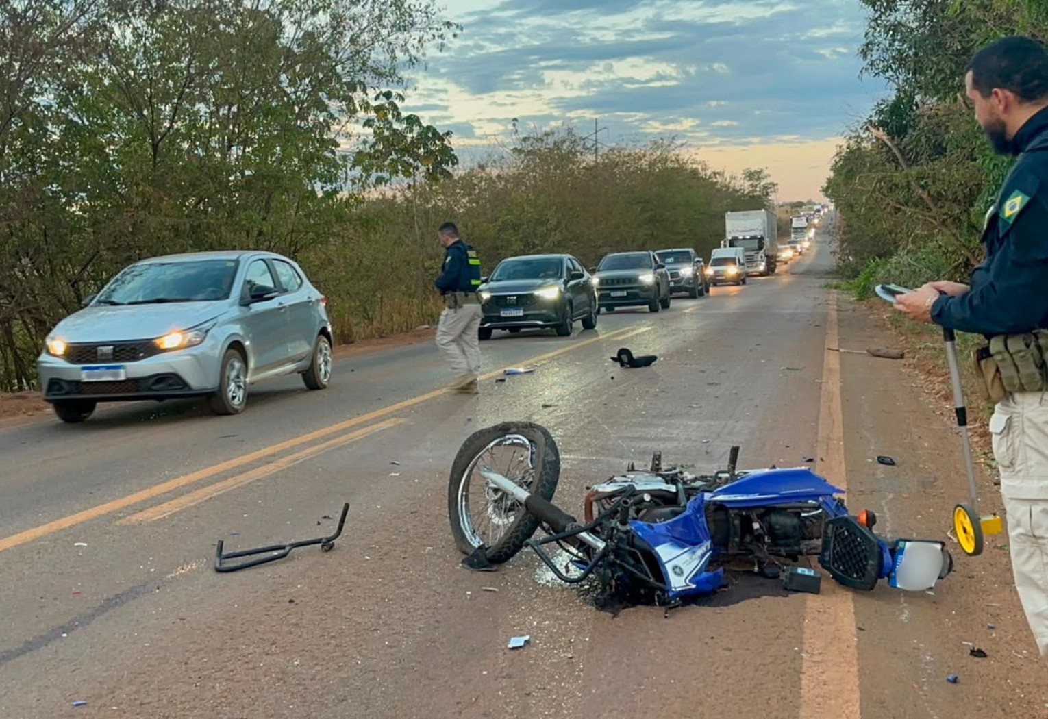 motociclista-morre-apos-bater-em-caminhao-na-br-010-|-g1