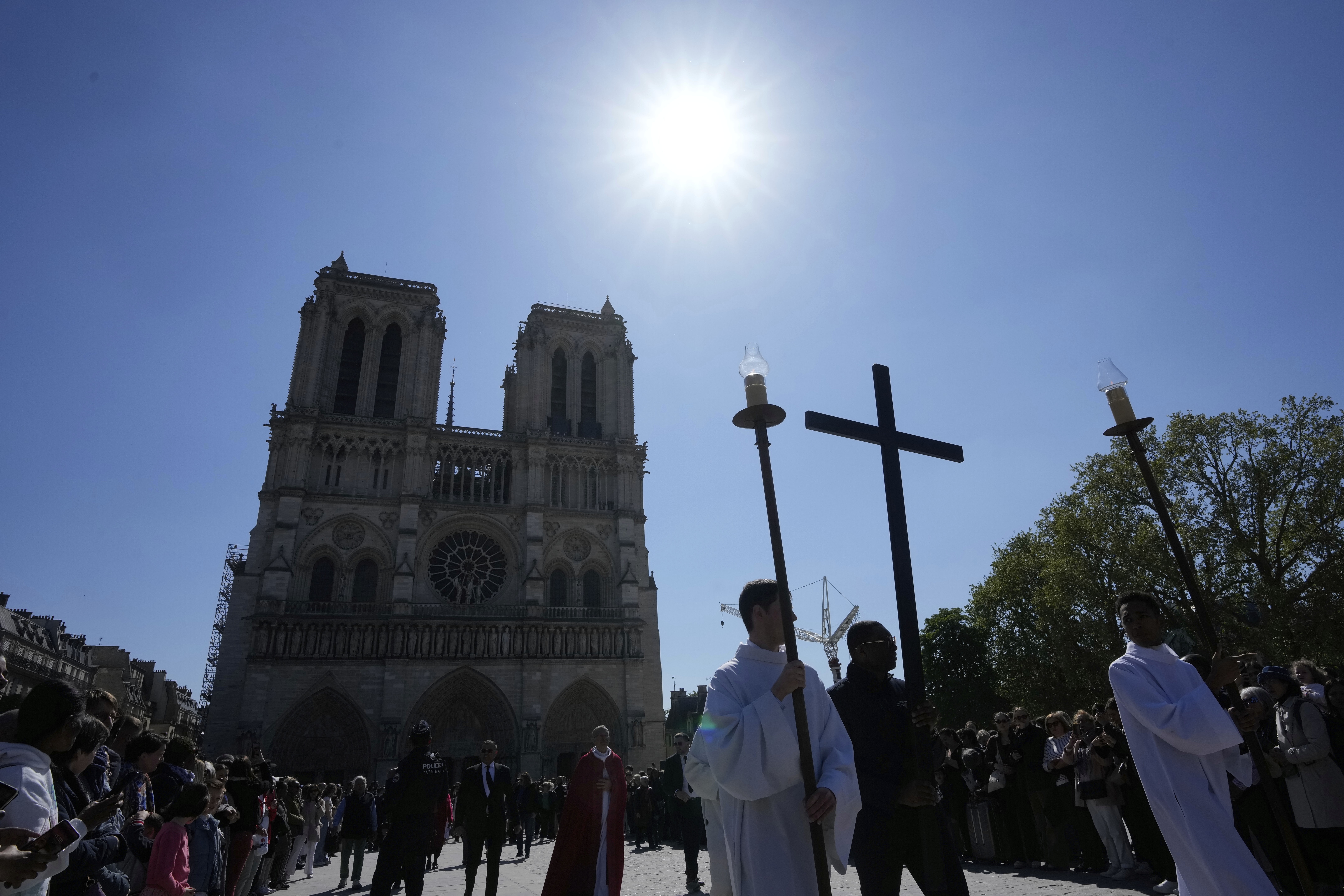 Catedral de Notre Dame prepara novos vitrais para outubro | G1