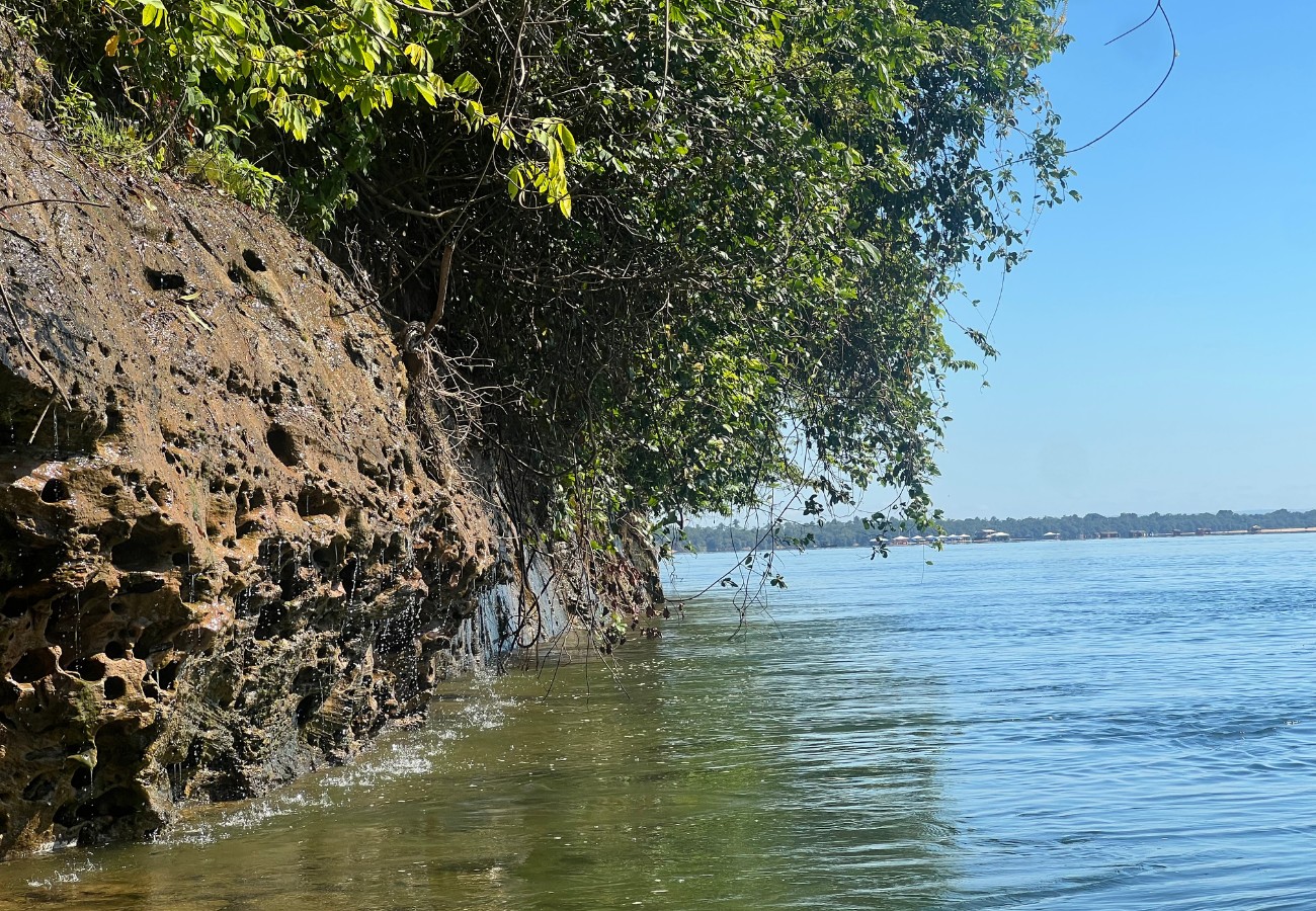 ‘pinga’:-formacao-rochosa-com-agua-corrente-natural-encanta-no-to-|-g1