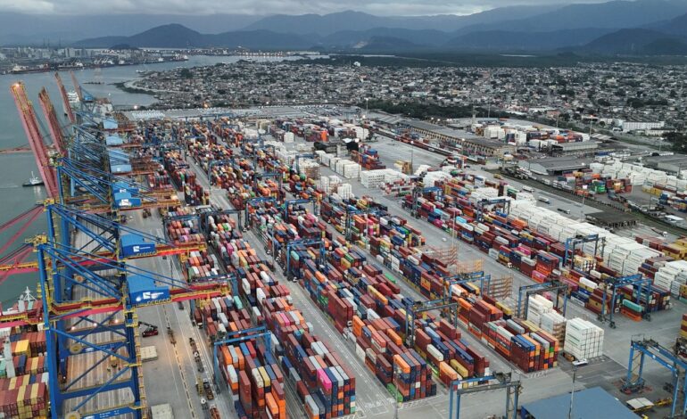 Exportações batem recorde e déficit das contas externas cai em junho