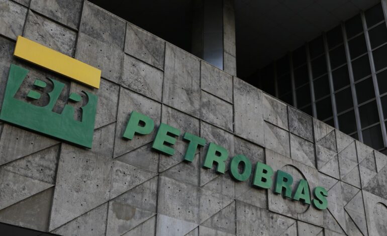 Petrobras tem lucro líquido de R$ 52,4 bi no segundo trimestre
