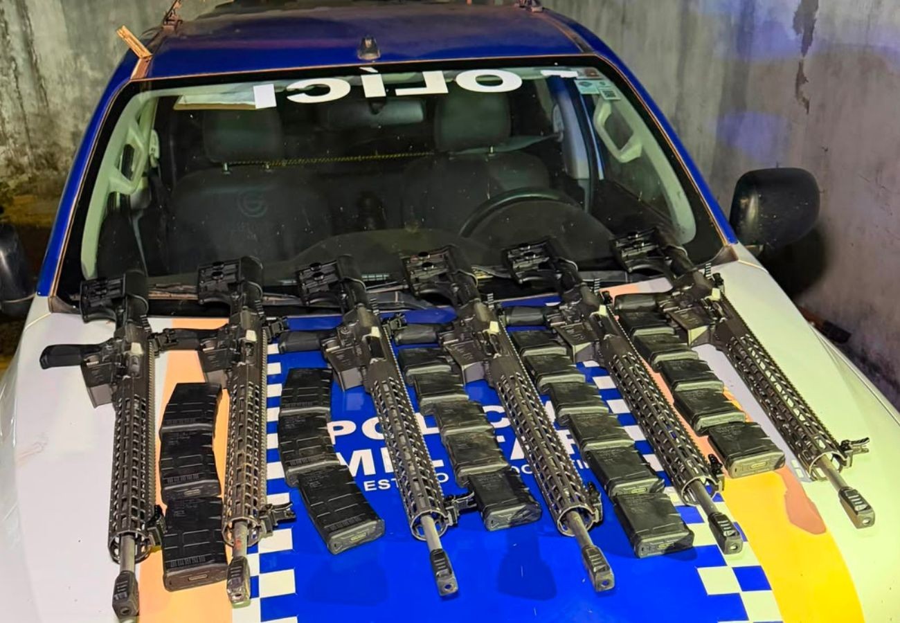 fuzis-sao-encontrados-dentro-de-carro-apos-capotamento-no-to-|-g1