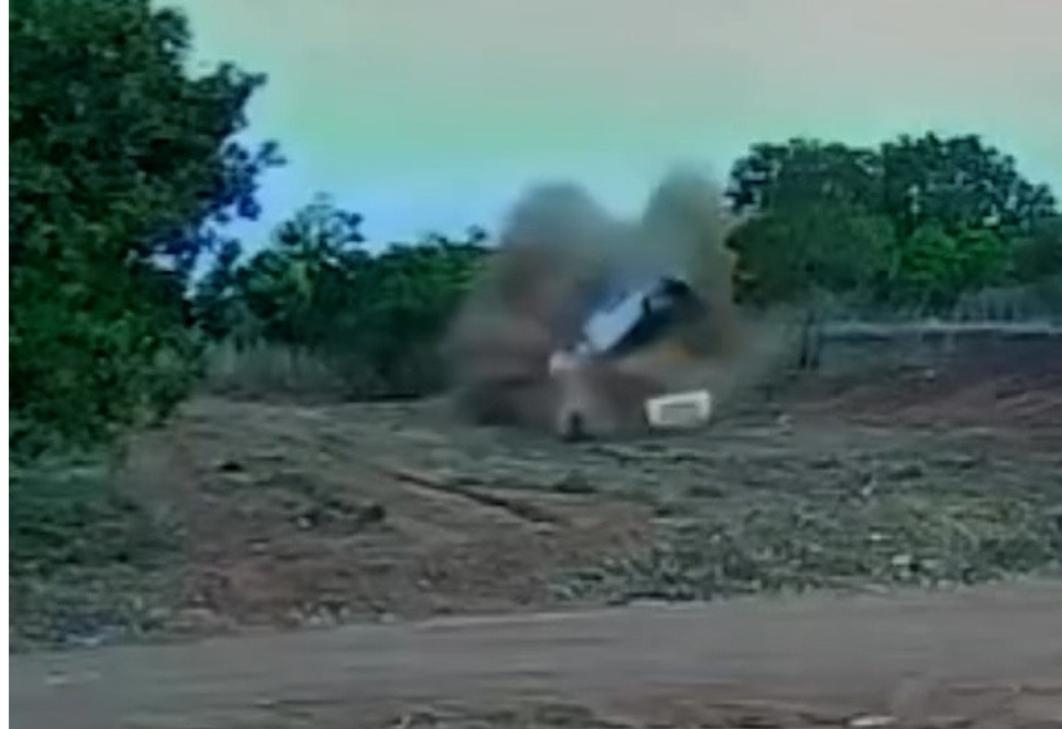 video-mostra-capotamento-que-deixou-dois-mortos-e-gravida-ferida-no-to-|-g1