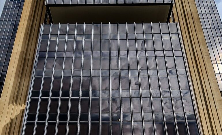 BC aponta desaceleração da inflação, mas mantém alerta sobre riscos