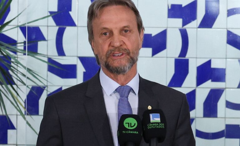 Líder do PT passa mal e Câmara suspende votações