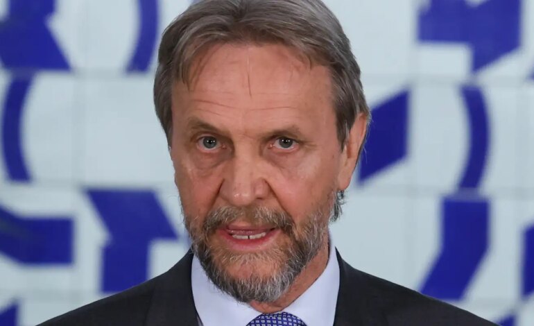 apos-avc-isquemico,-lider-do-pt-na-camara-continua-internado