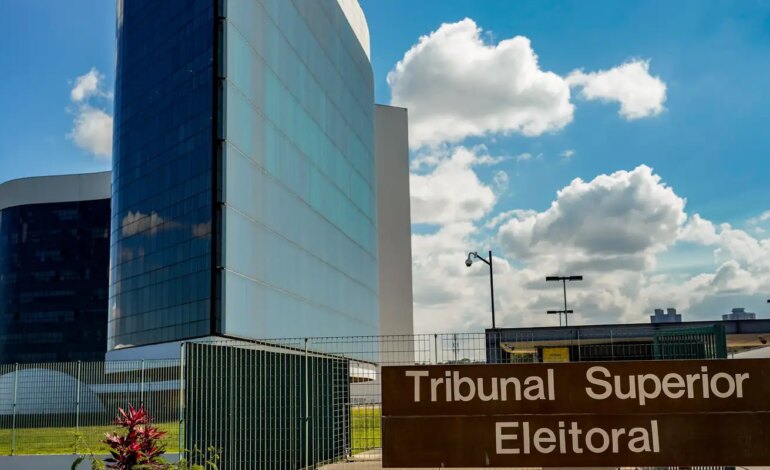 TSE recebe embaixadores nesta segunda para defender urna eletrônica 