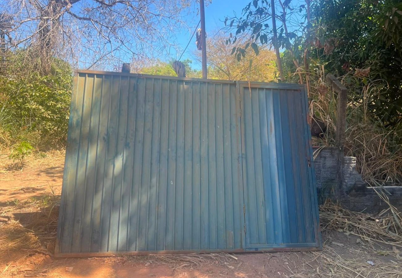 servidor-publico-sai-para-trabalhar-e-tem-portao-de-casa-furtado-|-g1