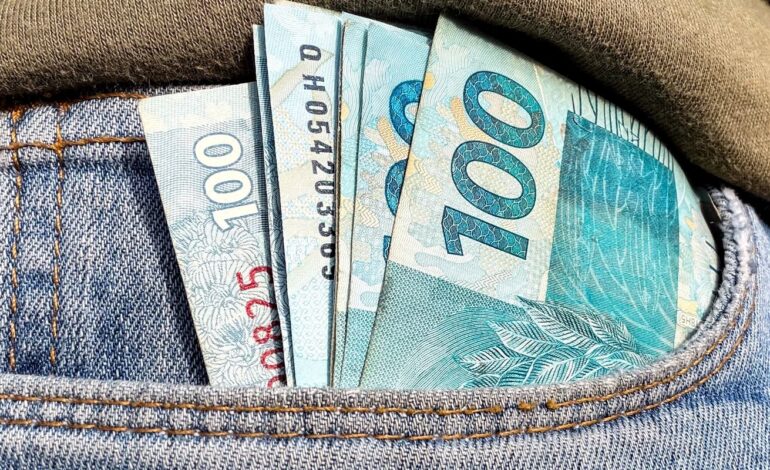 Beneficiários com NIS de final 4 recebem Bolsa Família de agosto