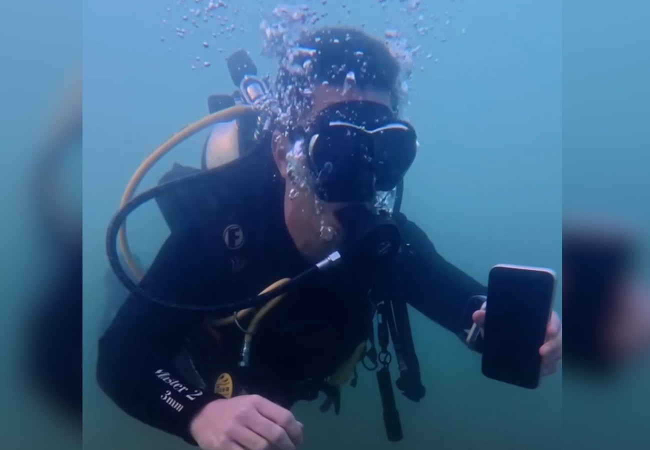 Celular continua funcionando após ficar submerso no Lago de Palmas | G1