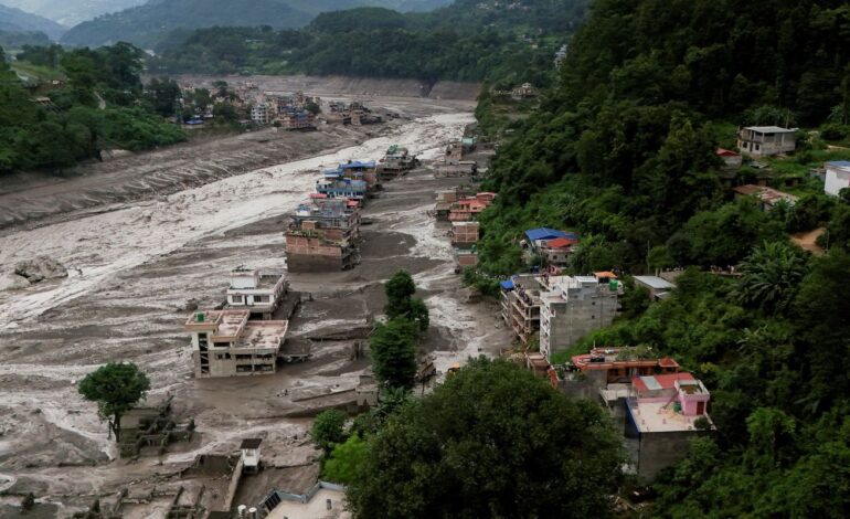 nepal-monitora-dois-lagos;-risco-de-enchentes-persiste