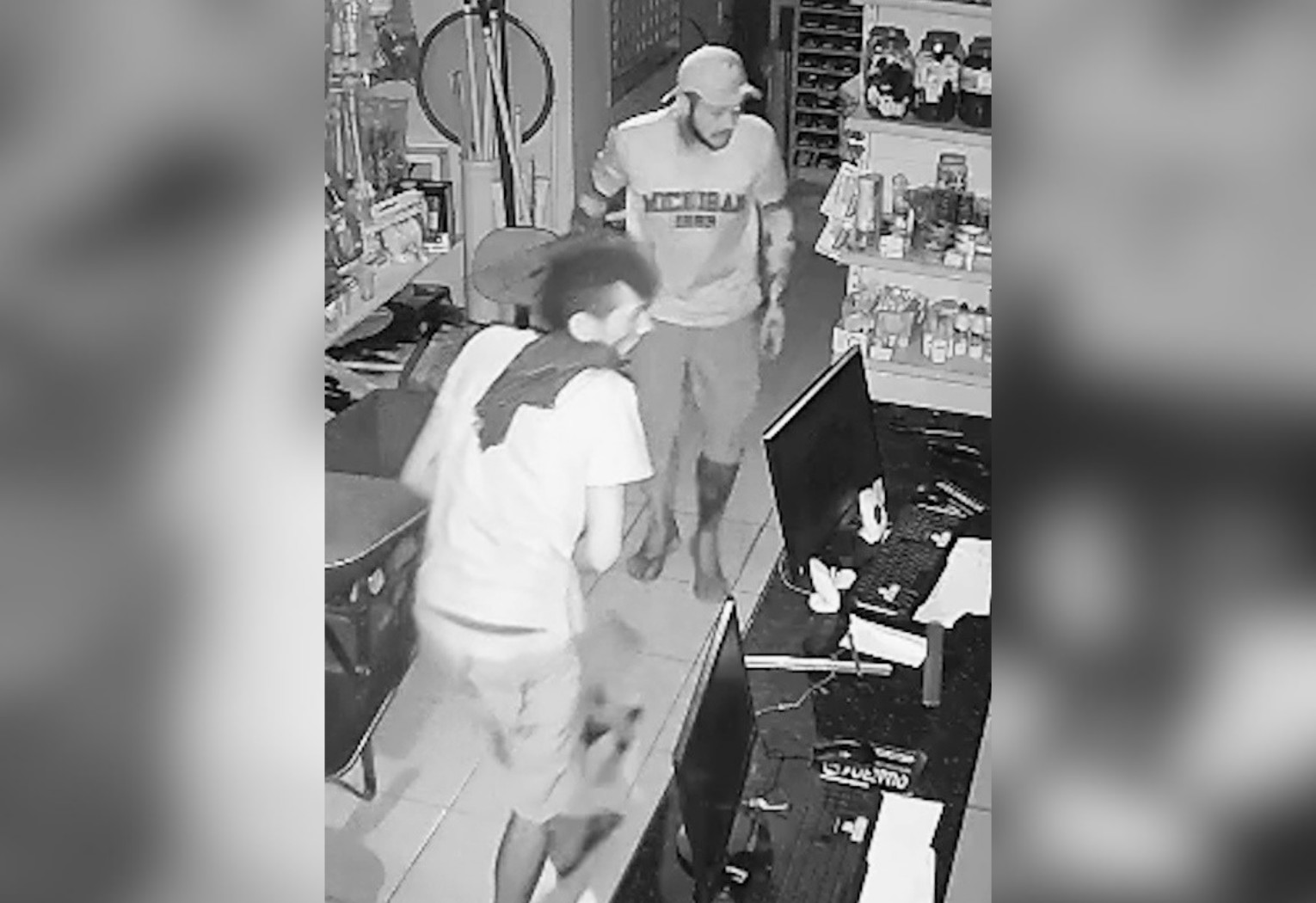 criminosos-invadem-comercio,-levam-bebedouro-e-local-fica-alagado-|-g1