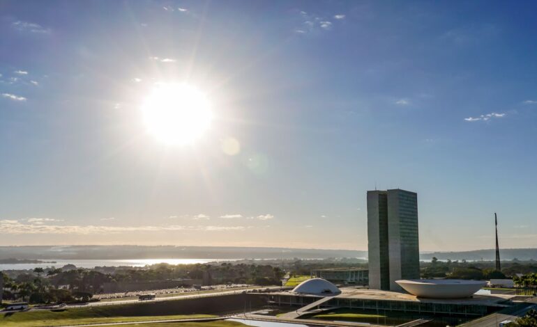 Congresso vota nesta semana fim da escala 6×1 e “taxa das blusinhas”