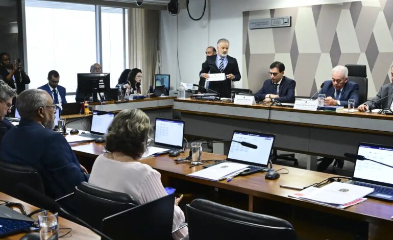 ccj-do-senado-aprova-pec-que-acaba-com-jornada-6×1