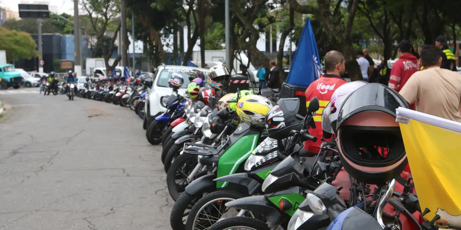 apenas-1-em-cada-5-motociclistas-de-app-tem-cobertura-previdenciaria