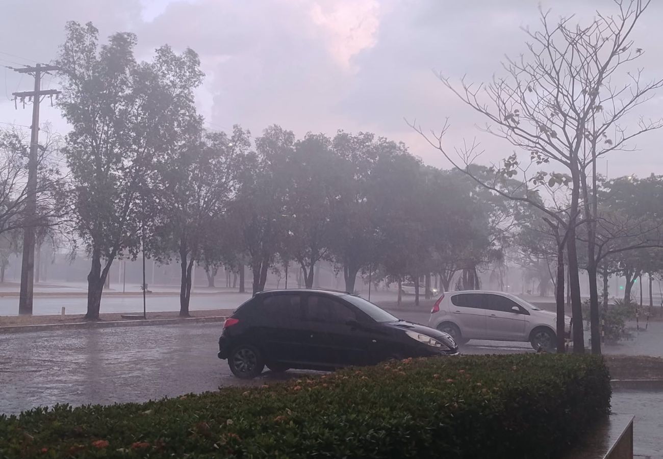 chuva-com-vento-e-registrada-em-palmas-neste-sabado-(5);-veja-previsao-|-g1