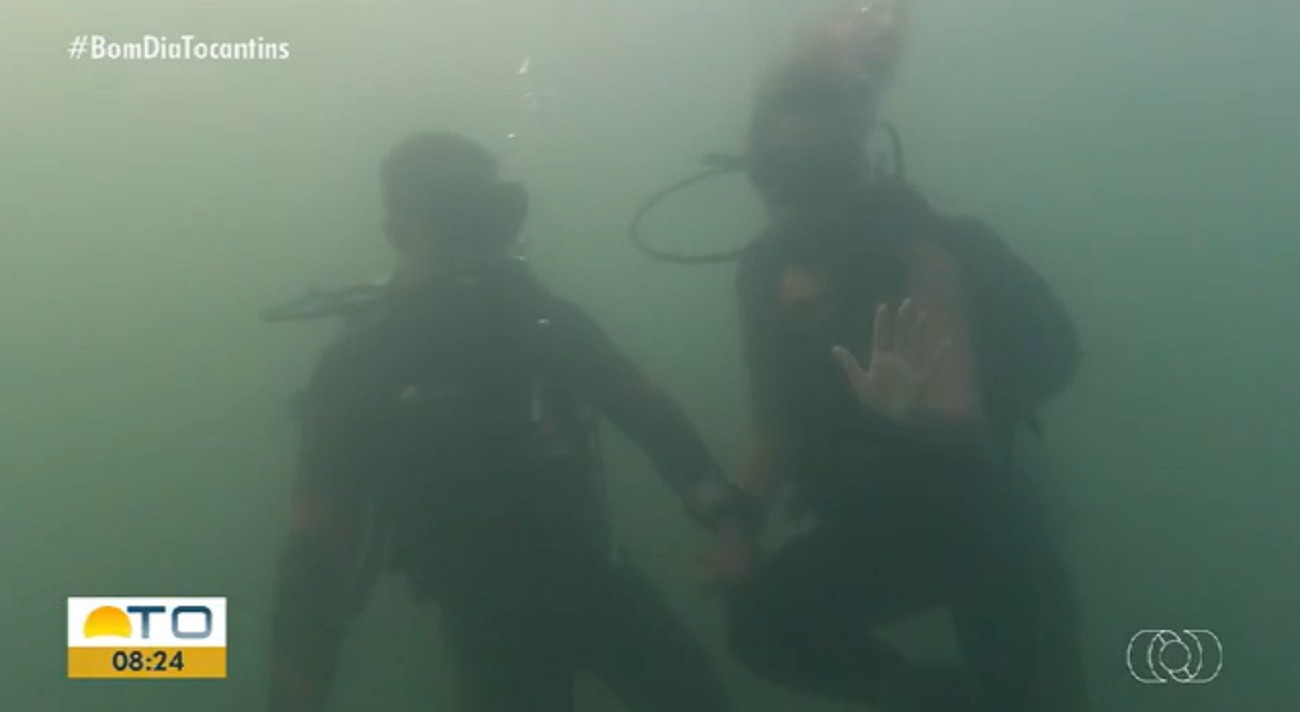 reporter-mergulha-com-bombeiros-em-treinamento-com-veiculos-submersos-|-g1