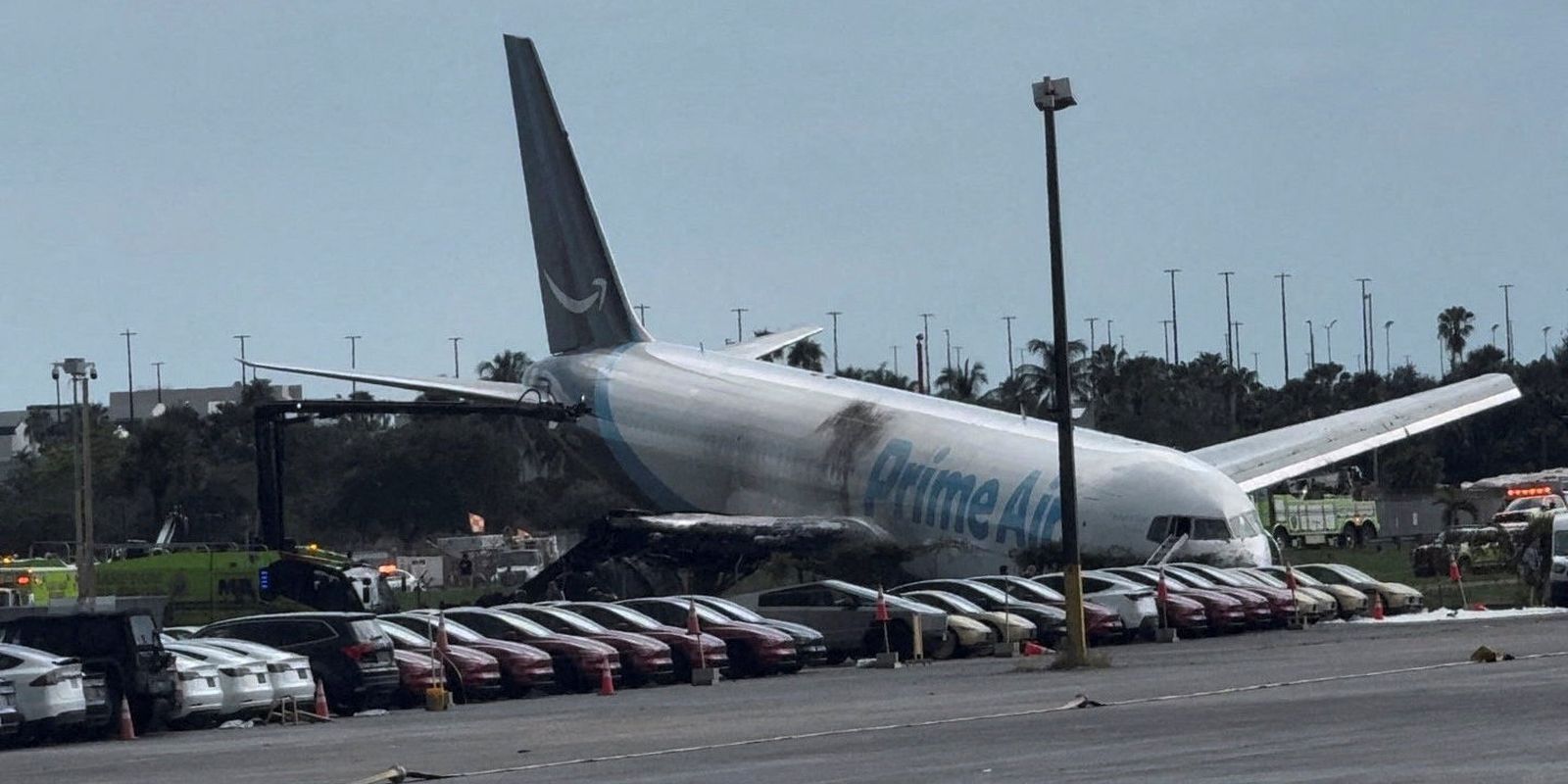 pelo-menos-5-pessoas-morrem-em-acidente-com-aviao-de-carga-em-miami