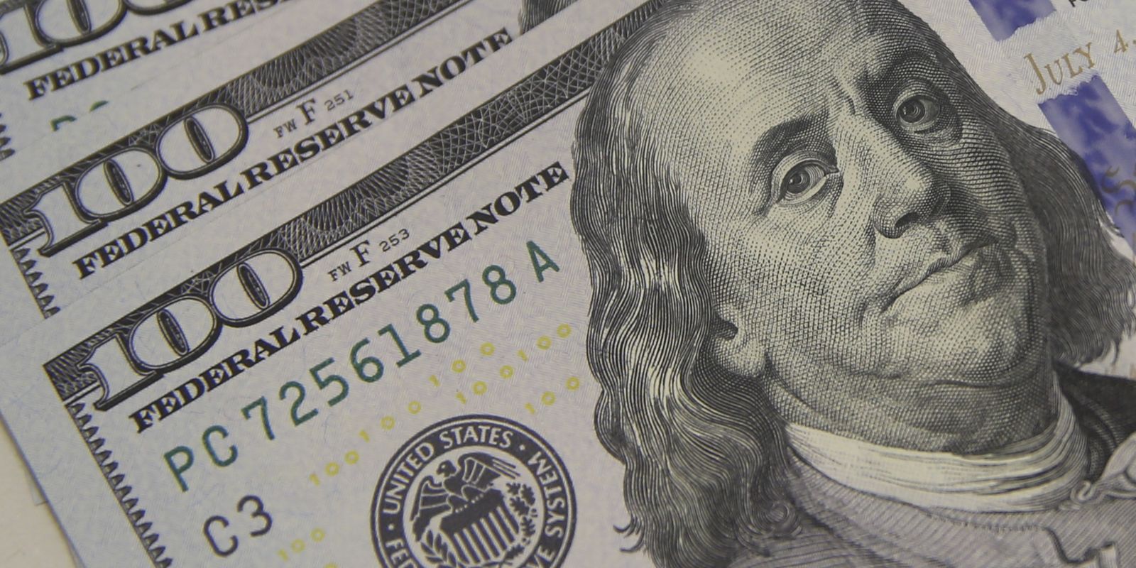 dolar-cai-a-r$-5,08-e-atinge-menor-valor-em-um-mes