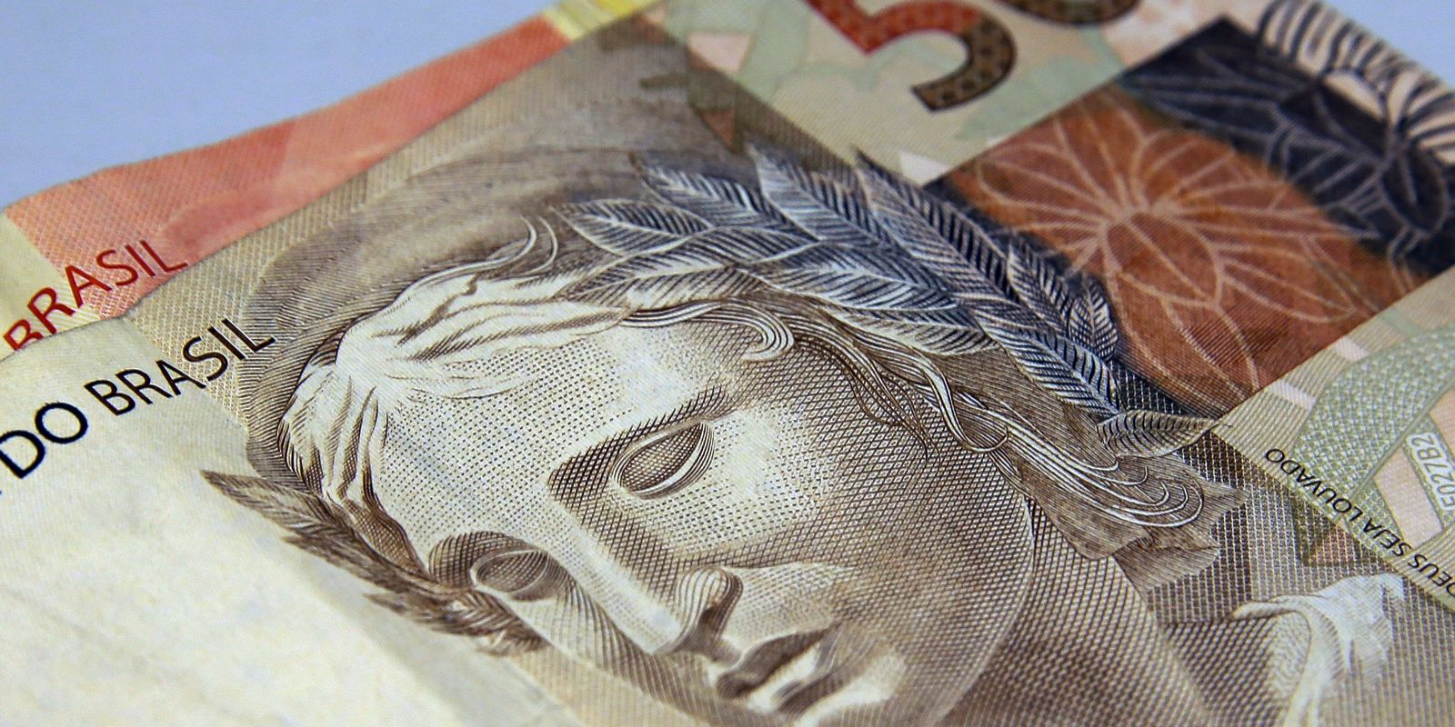 brasileiros-retiram-r$-10,5-bilhoes-da-poupanca-em-agosto