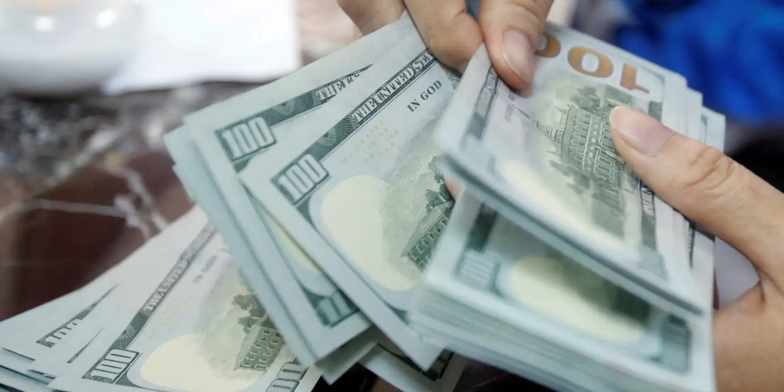 Dólar sobe e fecha perto de R$ 5,15 com aversão a risco