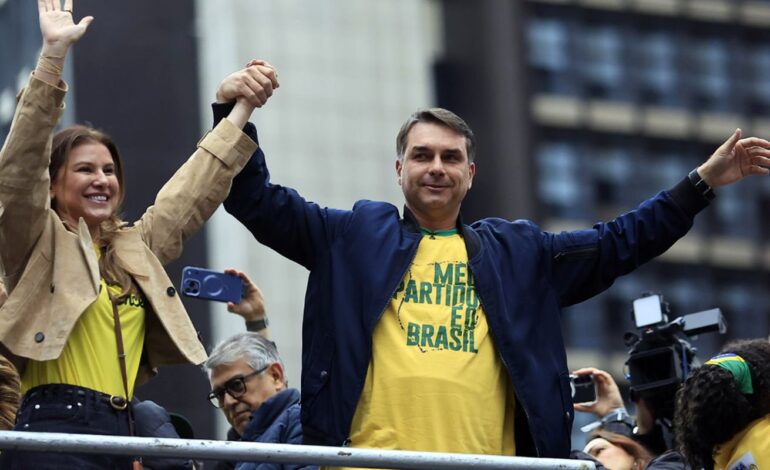 flavio-bolsonaro-propoe-enxugar-estado-e-endurecer-acoes-de-seguranca