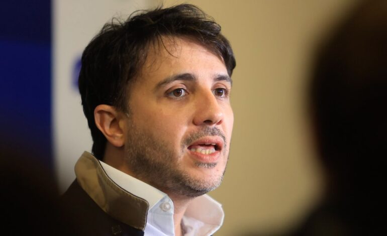 renan-propoe-cortes-na-previdencia-e-alterar-pisos-da-saude-e-educacao