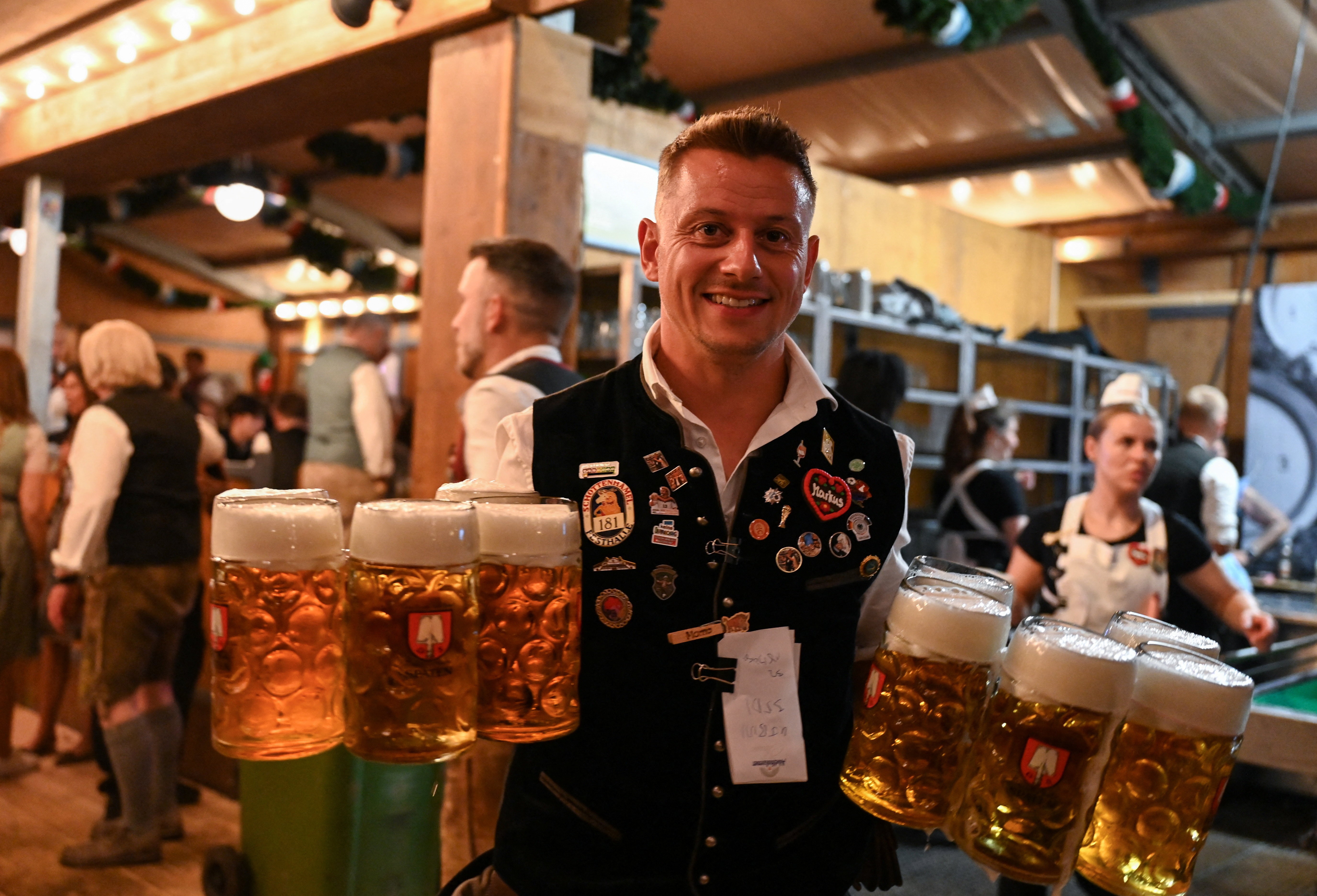 munique-abre-oktoberfest-com-muito-sol,-cerveja-e-ia-antiaglomeracao-|-g1