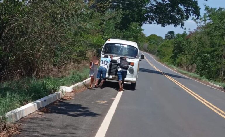 alunos-empurram-veiculo-de-transporte-escolar-para-chegar-a-escola-|-g1