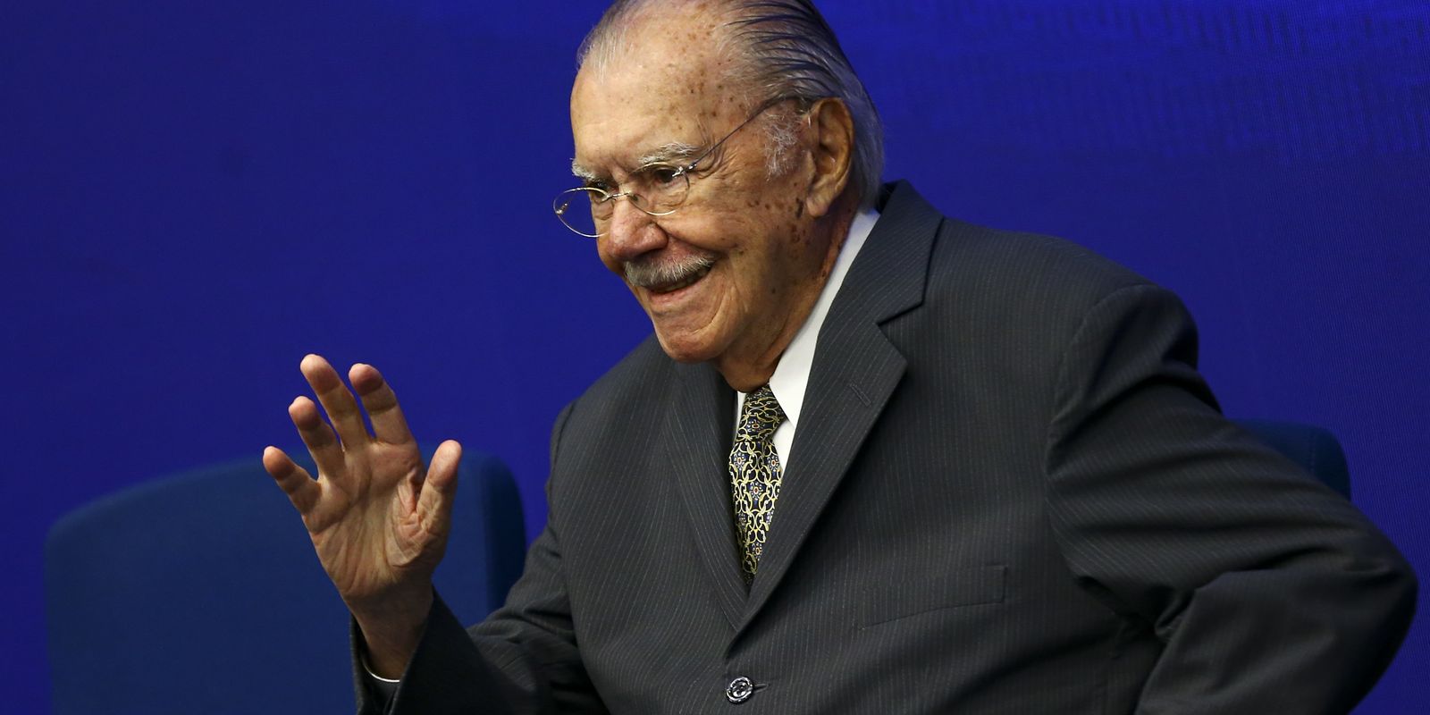 sarney-e-internado-no-sirio-libanes-para-tratar-pneumonia