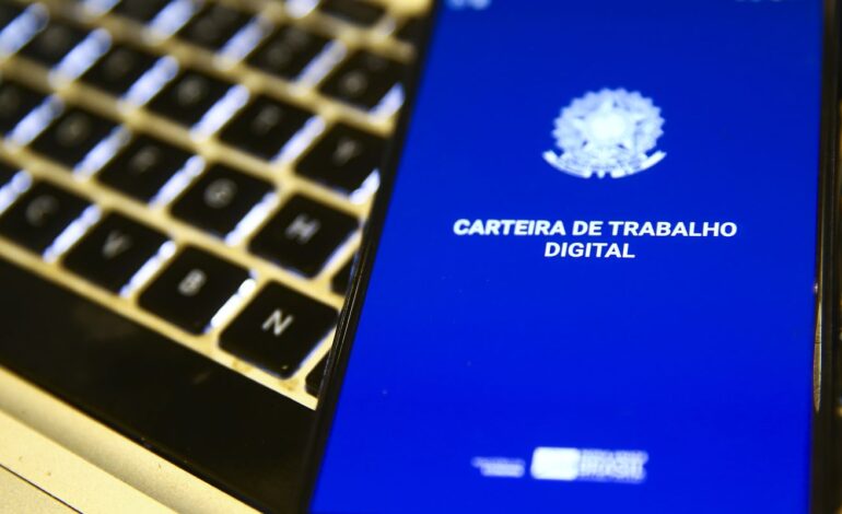 taxa-de-desemprego-cai-para-5,3%,-a-menor-para-o-trimestre-ate-agosto