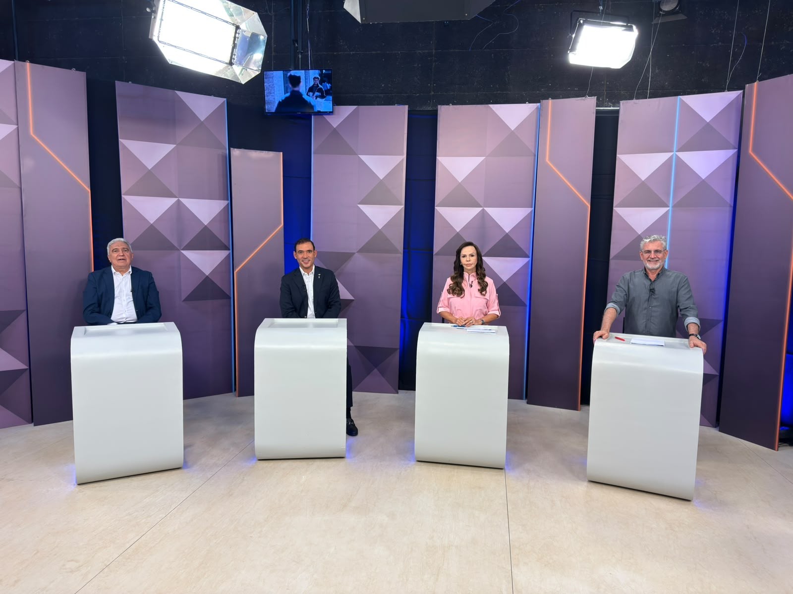 candidatos-ao-governo-do-to-participam-de-debate-na-tv-anhanguera-|-g1