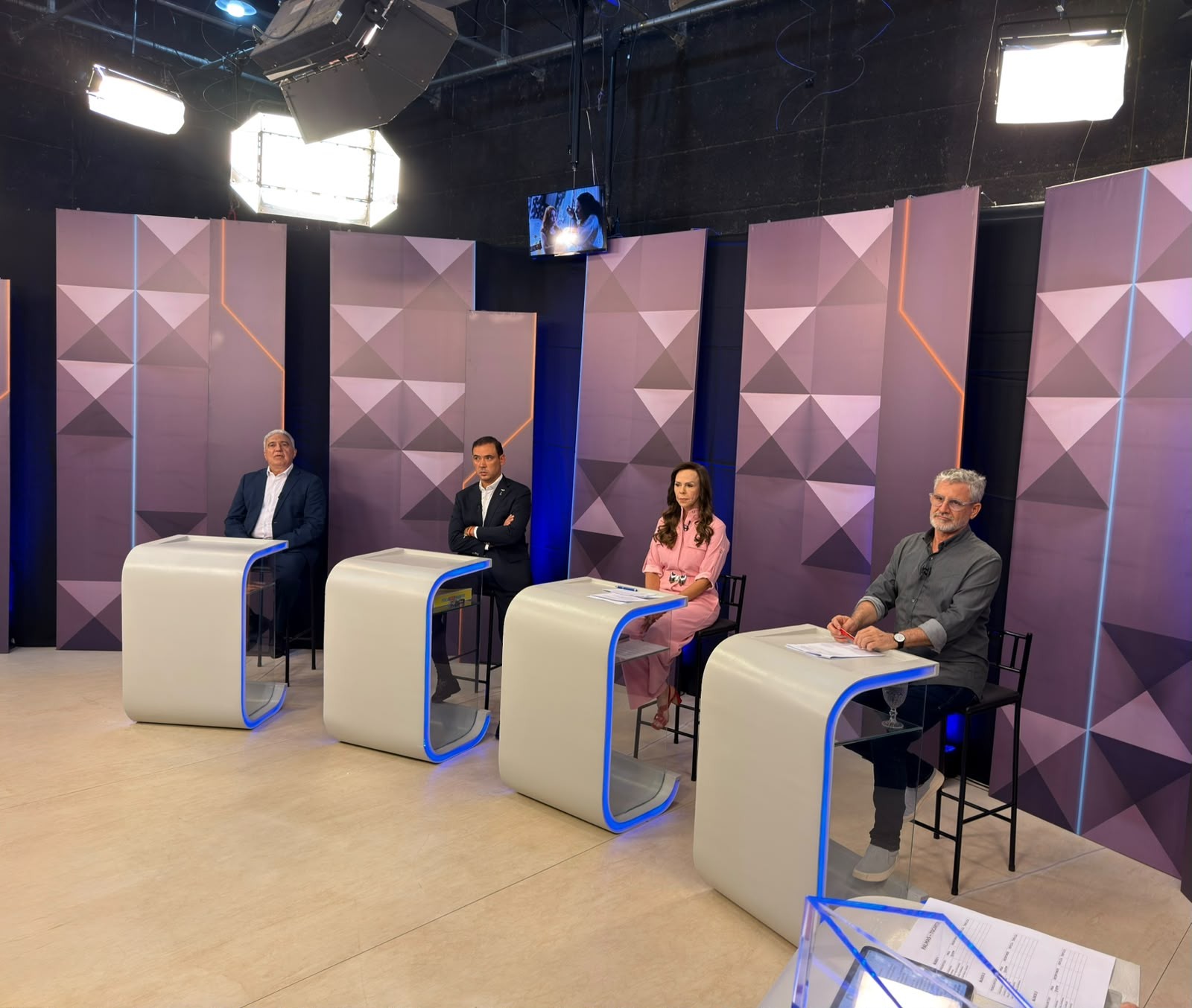 veja-os-destaques-do-debate-pelo-governo-do-to-na-tv-anhanguera-|-g1
