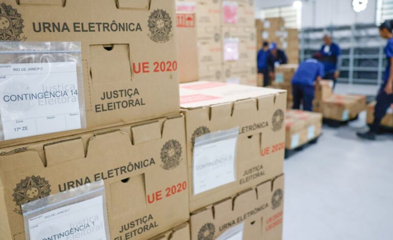 Tribunais distribuem urnas e preparam seções para eleição