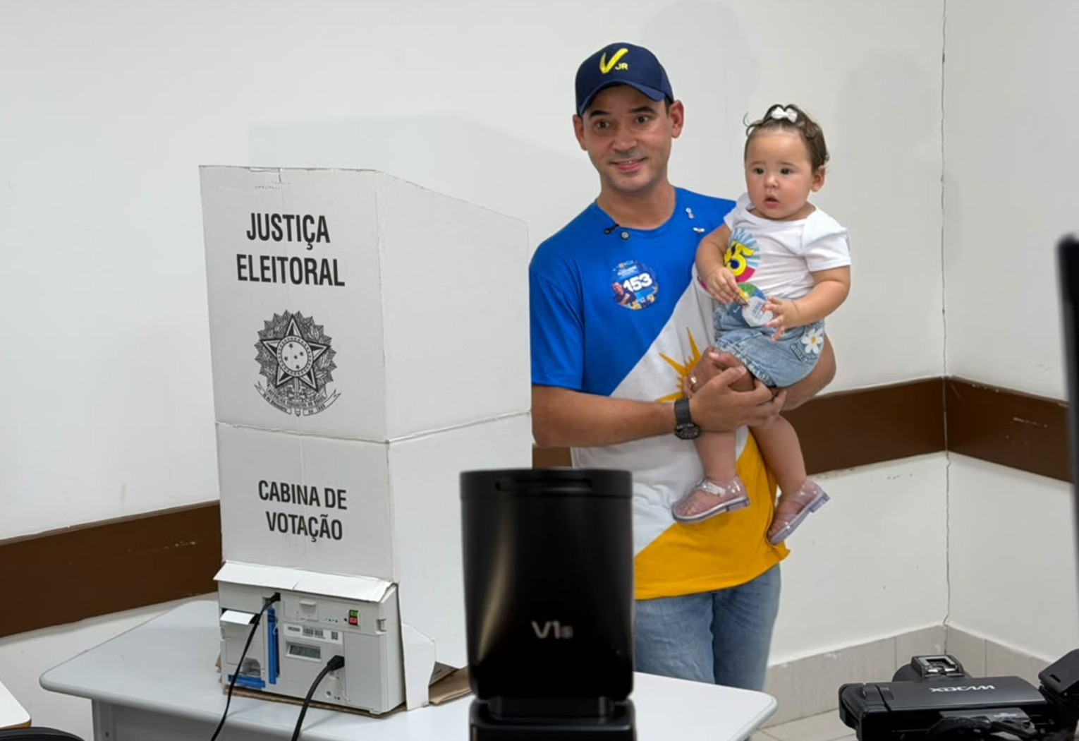 Vicentinho Júnior (PSDB) vota em Palmas | G1