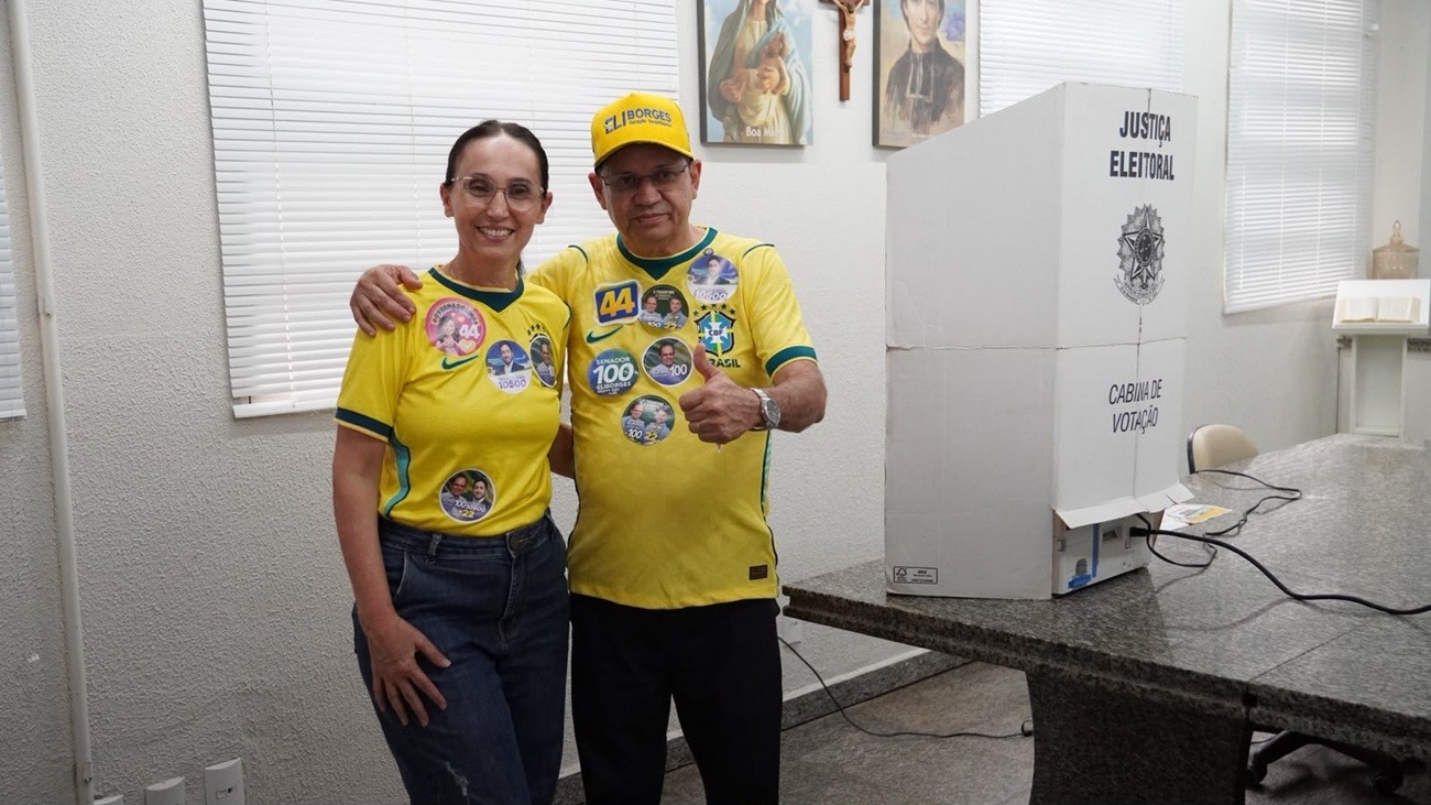 Eli Borges (Republicanos) vota em Palmas | G1