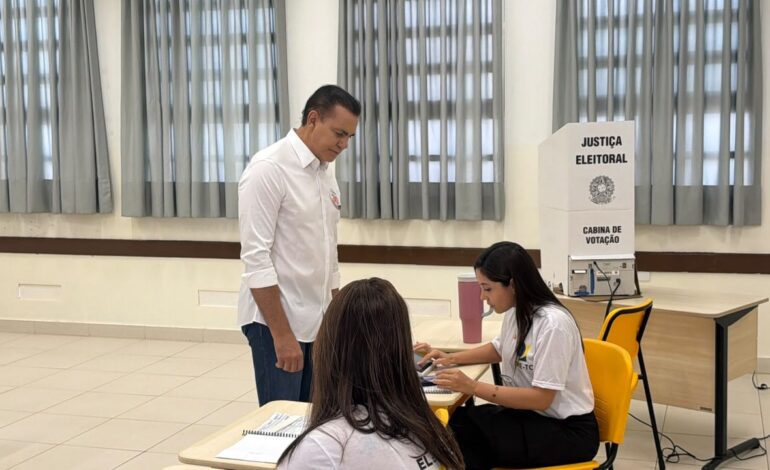 ataides-oliveira-(novo)-vota-em-palmas-|-g1