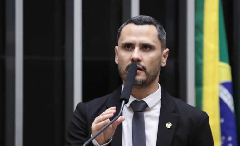 cleitinho-azevedo-e-eleito-governador-de-minas-gerais-no-1o-turno